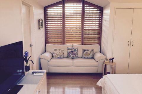 Fremantle Beach Studio - Accommodation Gladstone 4