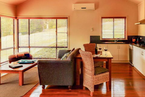 Rainbow Trail Chalets - Accommodation Gladstone 3