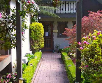 Annie Roe's Luxury Bed & Breakfast - Accommodation Gladstone 1