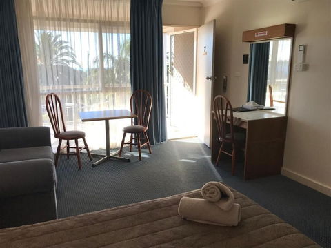 Holiday Lodge Motor Inn - Accommodation Gladstone 5