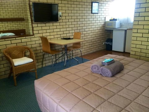 Coastal Comfort Motel - Accommodation Gladstone 2