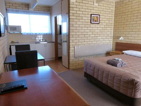 Coastal Comfort Motel - Accommodation Gladstone 3