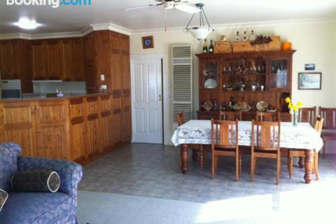 Birches Luxury Spa Chalets - Accommodation Gladstone 2