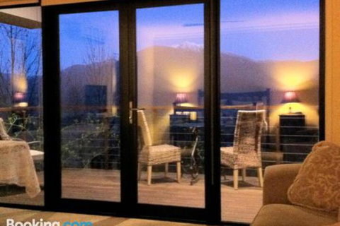 Birches Luxury Spa Chalets - Accommodation Gladstone 0