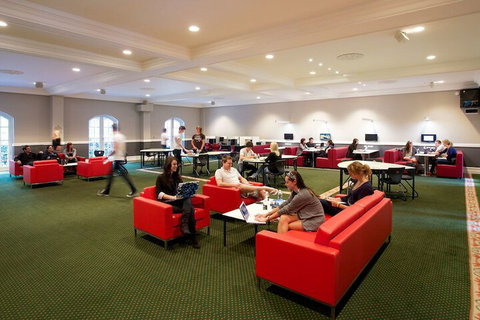 RMIT Village House - Accommodation Gladstone 6
