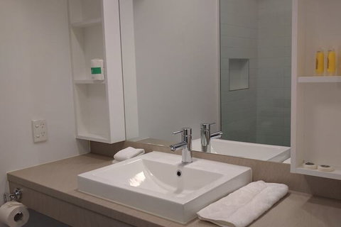 RMIT Village House - Accommodation Gladstone 4