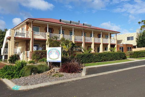 Baywatch Manor Augusta - Accommodation Gladstone 6
