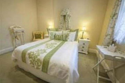 The Old George & Dragon Guesthouse - Accommodation Gladstone 4