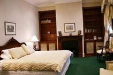 The Old George & Dragon Guesthouse - Accommodation Gladstone 3