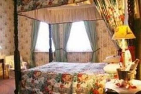 The Old George & Dragon Guesthouse - Accommodation Gladstone 1