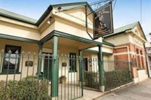 The Old George & Dragon Guesthouse - Accommodation Gladstone 2