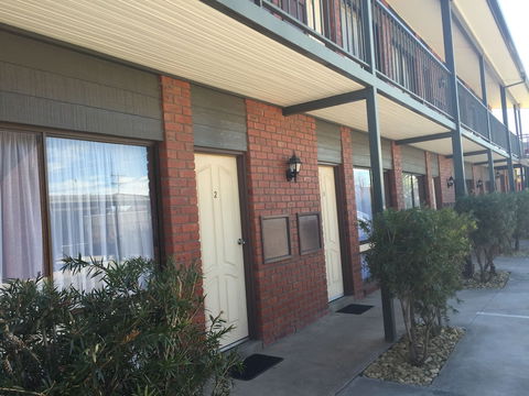 Ploughmans Motor Inn - Accommodation Gladstone 4