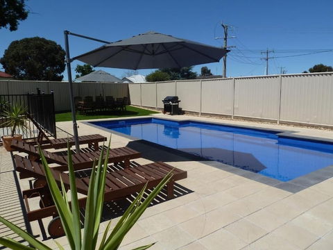 Ploughmans Motor Inn - Accommodation Gladstone 5