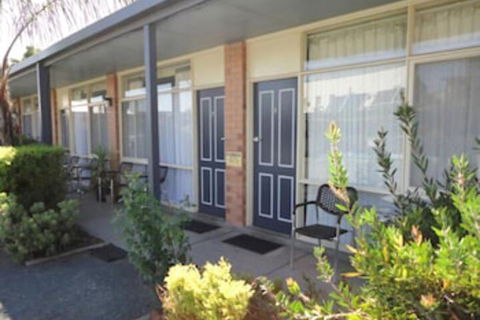 Cobb Inlander Motel - Accommodation Gladstone 1