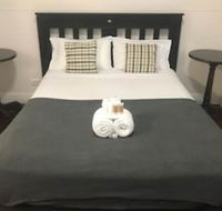 The Irish Village - Accommodation Gladstone
