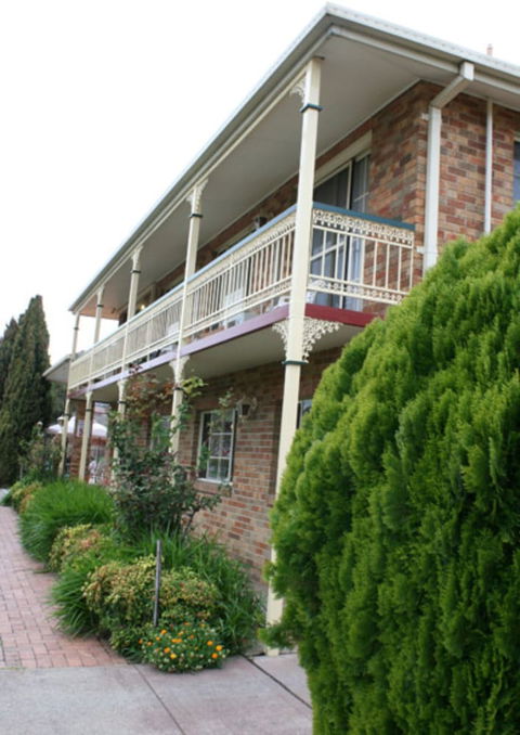 Grand Manor Motor Inn - Queanbeyan - Accommodation Gladstone 1