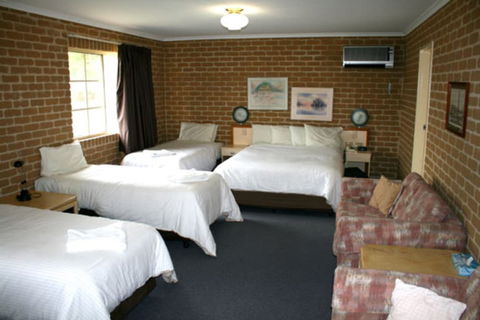 Grand Manor Motor Inn - Queanbeyan - Accommodation Gladstone 5
