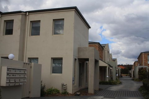 Grand Manor Motor Inn - Queanbeyan - Accommodation Gladstone 0