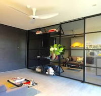 Meticulously Designed Sydney Aptmnt - Accommodation Gladstone