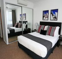 Under the Townsville Sun 694I - Accommodation Gladstone