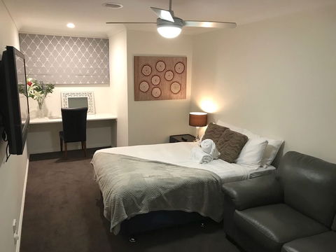 Rosanna Mansion - Accommodation Gladstone 5