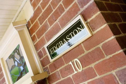 Rosanna Mansion - Accommodation Gladstone 1