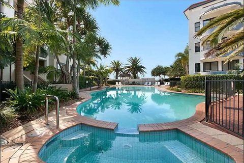 Gold Coast Apartment At Sandcastles On Broadwater - Accommodation Gladstone 3
