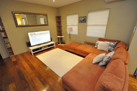 Glebe Fully Furnished 1 BDR Apart 47 ROS - Accommodation Gladstone 4