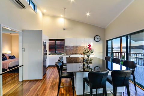 NEWLY BEAUTFULLY RENOVATED 16 The Casuarina 3 Bedroom House With 180 Degree Ocean Views - Accommodation Gladstone 5