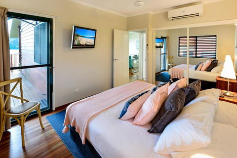 NEWLY BEAUTFULLY RENOVATED 16 The Casuarina 3 Bedroom House With 180 Degree Ocean Views - Accommodation Gladstone 1