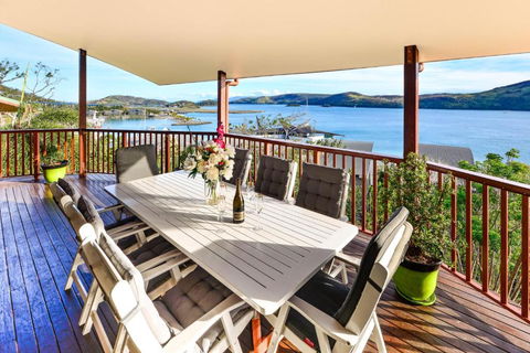 NEWLY BEAUTFULLY RENOVATED 16 The Casuarina 3 Bedroom House With 180 Degree Ocean Views - Accommodation Gladstone 2