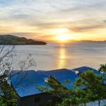 NEWLY BEAUTFULLY RENOVATED 16 The Casuarina 3 Bedroom House With 180 Degree Ocean Views - Accommodation Gladstone 0