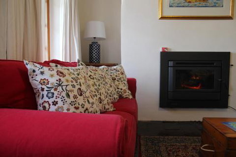 Victoria Cottage - Accommodation Gladstone 4