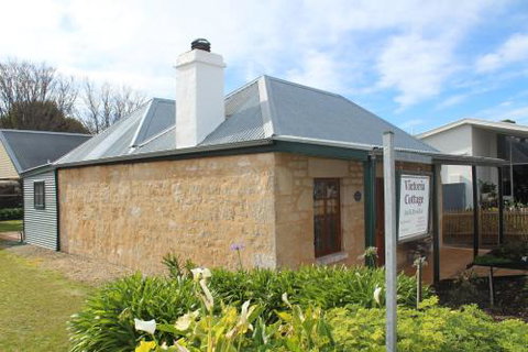 Victoria Cottage - Accommodation Gladstone 2