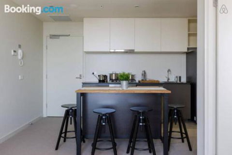 A Cozy CBD Suite With Spectacular City Views - Accommodation Gladstone 5