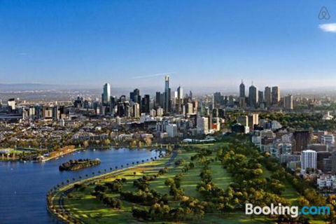 A Cozy CBD Suite With Spectacular City Views - Accommodation Gladstone 4