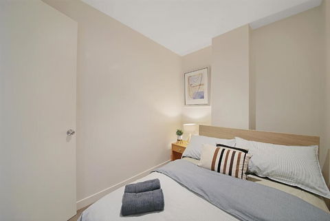 A Comfy & Central 2BR Apt Near Flinders Station - Accommodation Gladstone 6
