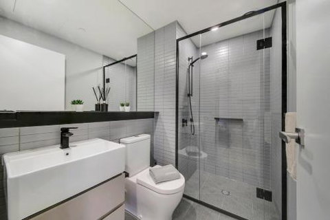 A Modern 2BR Apt 5 Min Walk To Melbourne Central - Accommodation Gladstone 2