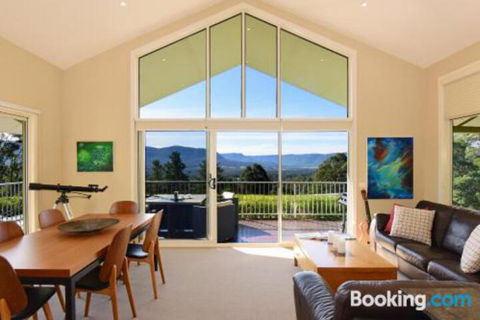 Hillcrest Spectacular Views! - Accommodation Gladstone 2