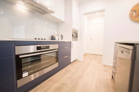 Contemporary â€˜Espritâ€™ With River Reserve Access - Accommodation Gladstone 6