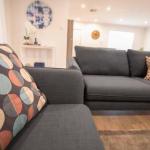 Contemporary â€˜Espritâ€™ With River Reserve Access - Accommodation Gladstone 0