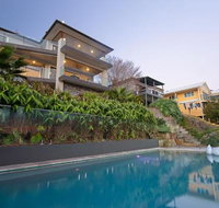 Absolute Waterfront Lakehouse Fishing Point Waterfront Pool Jetty - Accommodation Gladstone