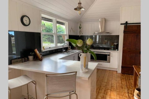 Stunning Queenslander - Accommodation Gladstone 5