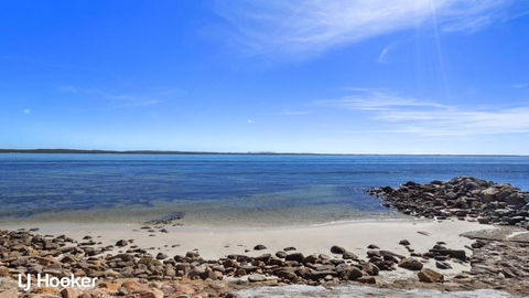 Yacaaba Beautiful Waterfront Location - Accommodation Gladstone 3