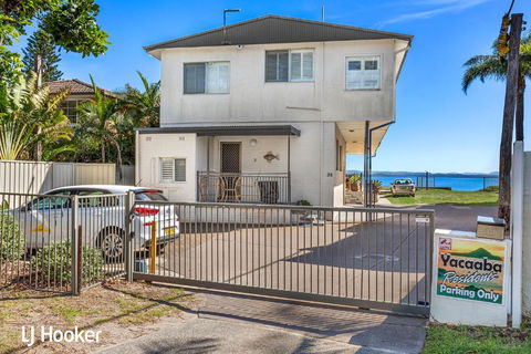 Yacaaba Beautiful Waterfront Location - Accommodation Gladstone 1