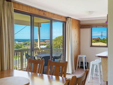 Williams Wonder Large Beach House - Accommodation Gladstone 5