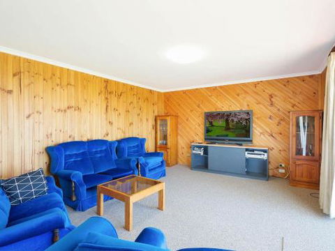 Williams Wonder Large Beach House - Accommodation Gladstone 1