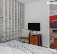 Heart of Sandringham Apartment by Ready Set Host - Accommodation Gladstone