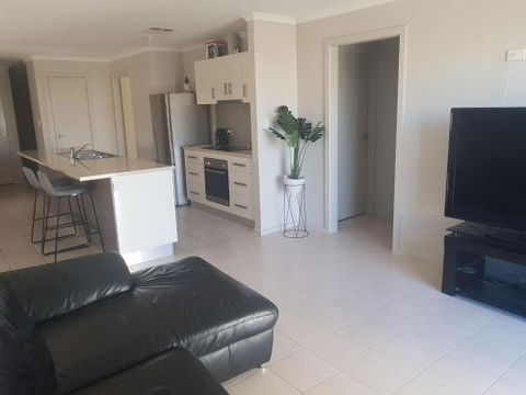 The Baltimore Family Home Getaway - Accommodation Gladstone 2