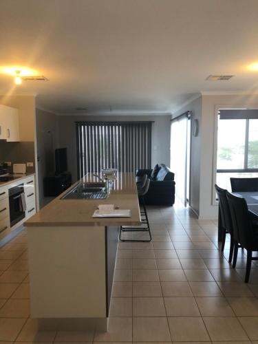 The Baltimore Family Home Getaway - Accommodation Gladstone 5